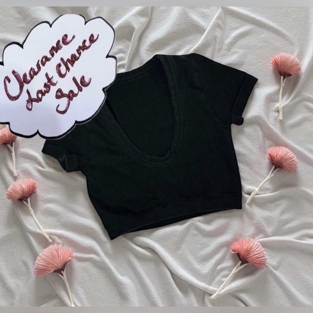 ALO Yoga Black Ribbed Short Sleeve Crop Top